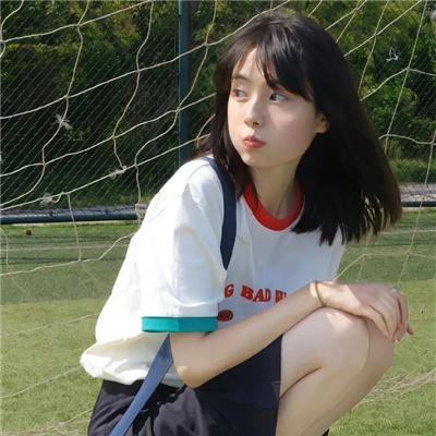 埃舍尔街的红色邮筒